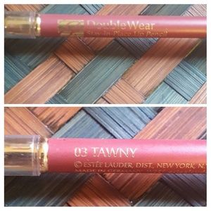 Estee Lauder Double Wear lip liner